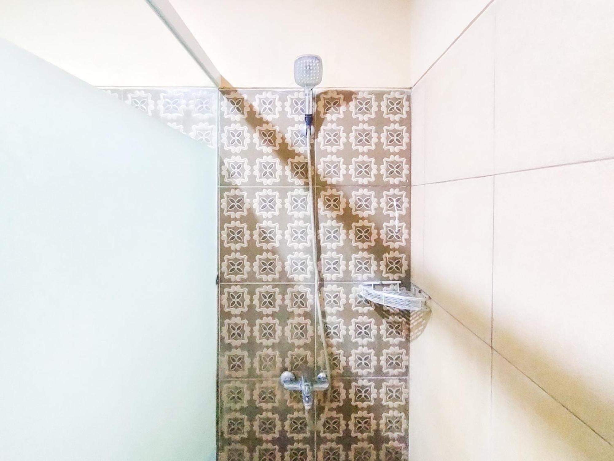 Reddoorz Syariah At Graha Adi Karya Kartasura Hotell Kartosuro Exteriör bild