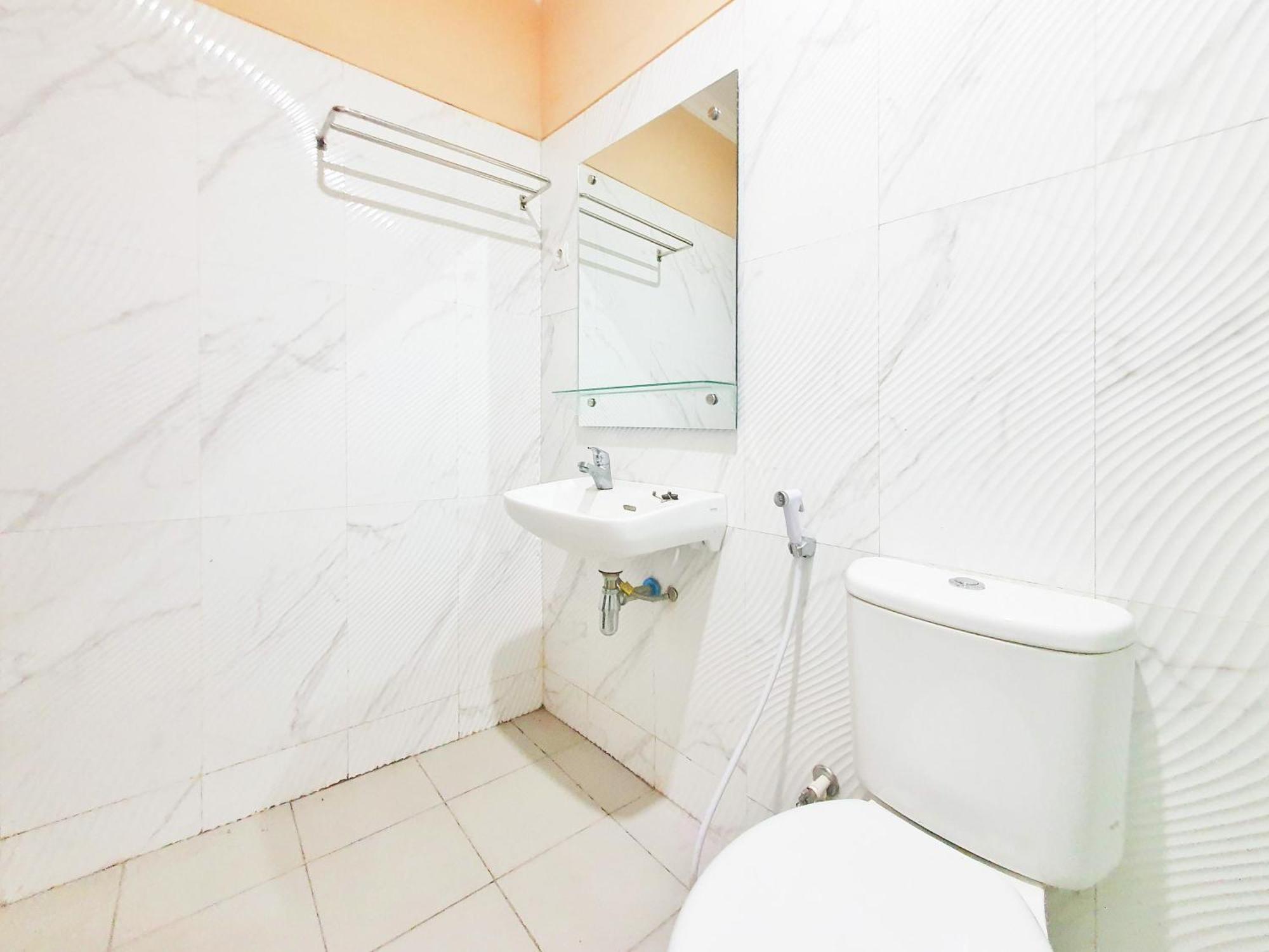 Reddoorz Syariah At Graha Adi Karya Kartasura Hotell Kartosuro Exteriör bild