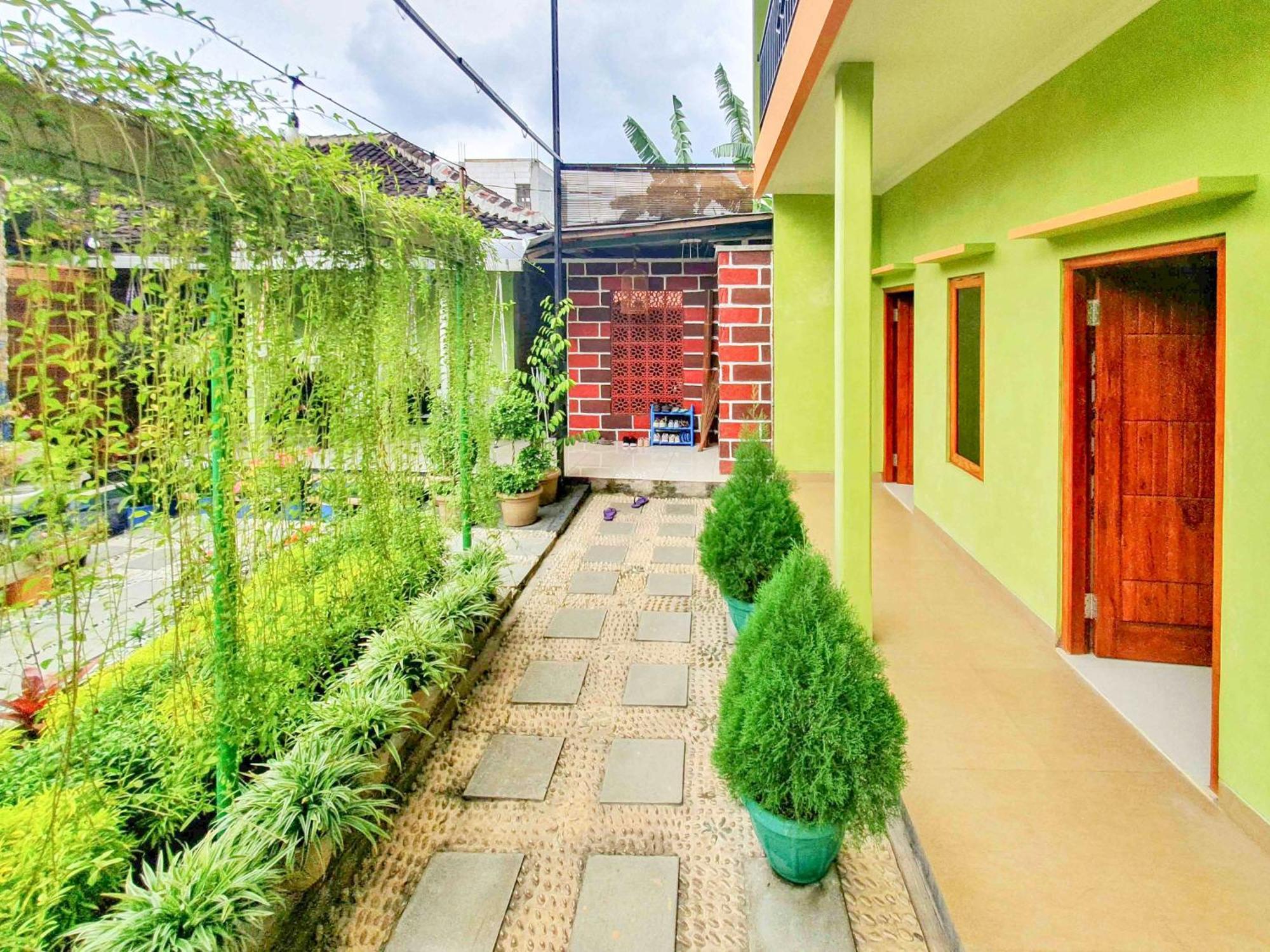 Reddoorz Syariah At Graha Adi Karya Kartasura Hotell Kartosuro Exteriör bild