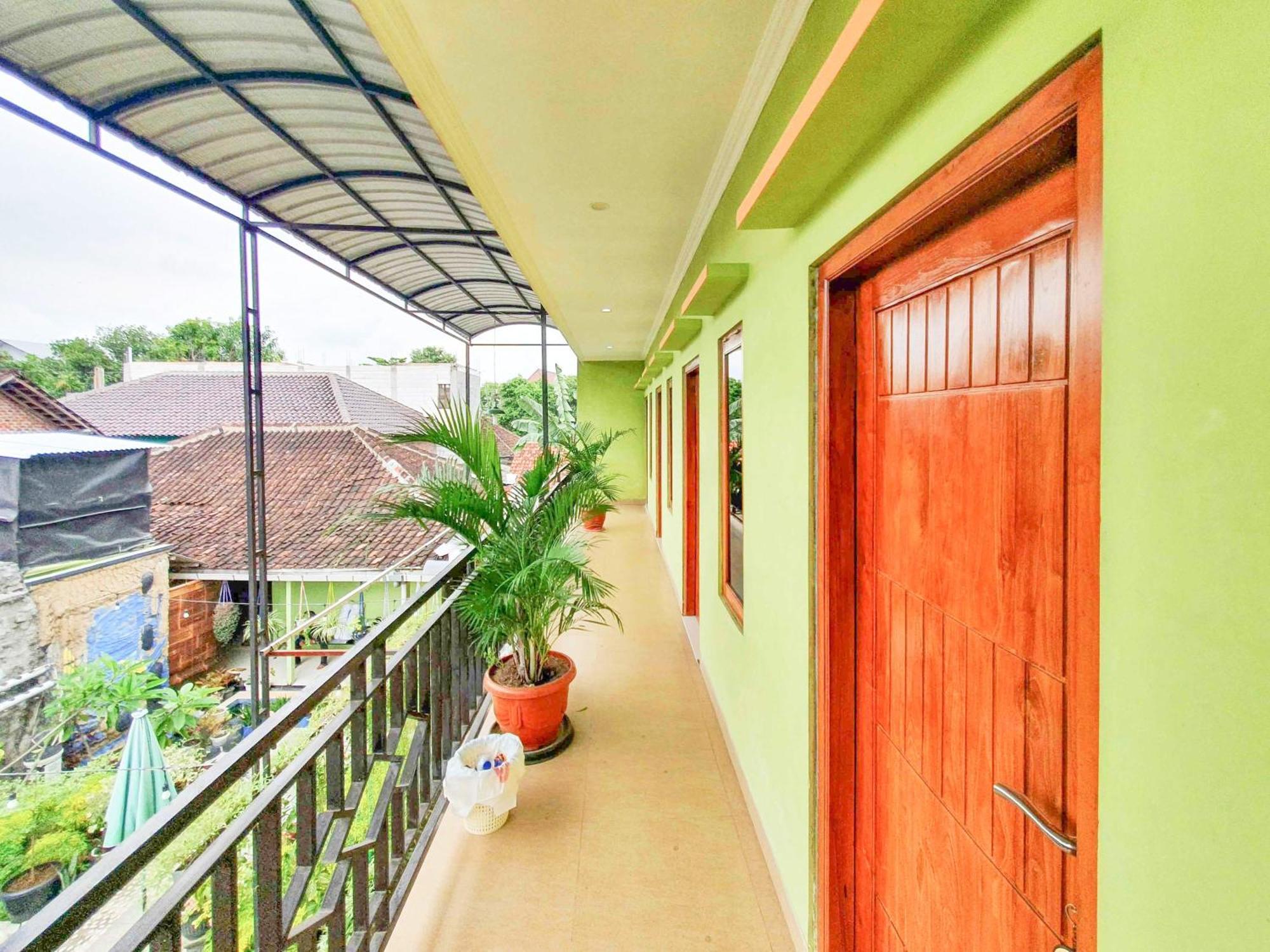 Reddoorz Syariah At Graha Adi Karya Kartasura Hotell Kartosuro Exteriör bild